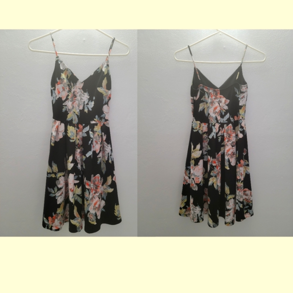 Mini Floweres Black Dress